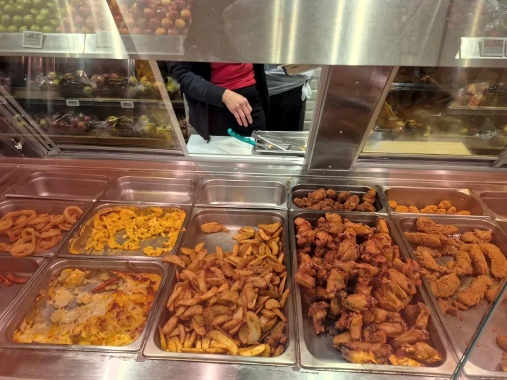 A picture of cooked chiken and potato wedges.